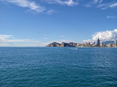 Canlı Sahil Sahili, Lively Sahili 'nin Renkli Limanı, Parlak Sahil Kıyısı ve Tekneleri