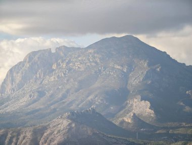 Gölgeli Rocky Dokuları, Sıcak Işıklar ve Derin Yarıklar Potansiyeli Tanımlıyor, Kullanışlı