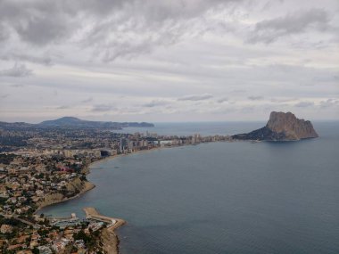 Sahil kenti manzarası, Birds Eye Manzarası Sahil manzaralı ve liman manzaralı sahil kasabası