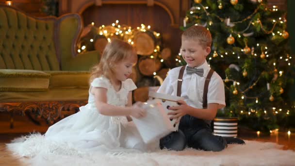 Happy Little Children Sitting Floor Christmas Tree Opens Gifts Happy — Vídeo de Stock