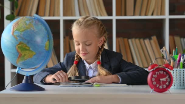 Mladý Hispánský Student Základní Školy Dělá Domácí Úkoly Školačka Studium — Stock video