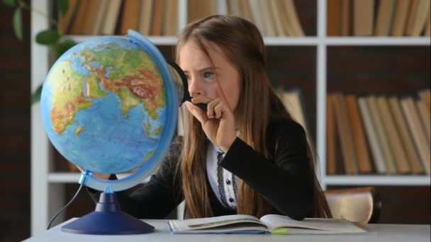 Student Child Studying Earth Globe Library Child School Class Kid — Stock Video