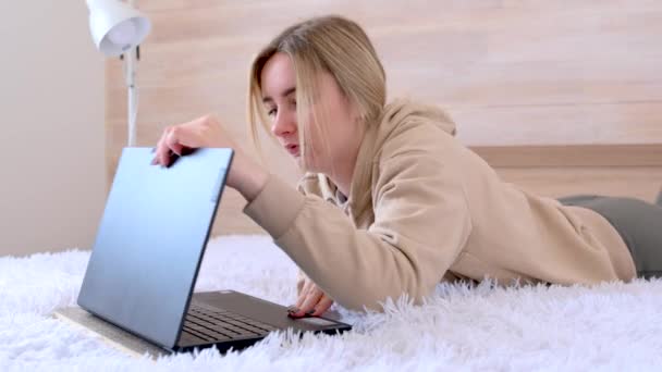 Distant Online Work Young Girl Freelancer Works Laptop Home Her — Stock Video