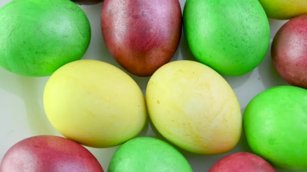 Decoração Páscoa Close Muitos Ovos Coloridos Pintados Giram 360 — Vídeo de Stock