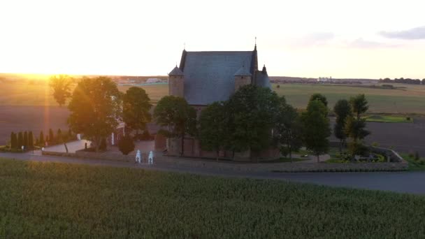 Drohnen Aus Der Luft Eine Majestätische Orthodoxe Kirche Dorf Synkovichi — Stockvideo