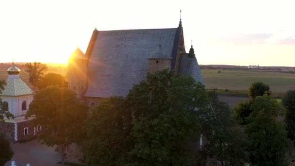 Flygdrönare Majestätisk Ortodox Kyrka Byn Synkovichi Vitryssland Utsikt Från Drönare — Stockvideo