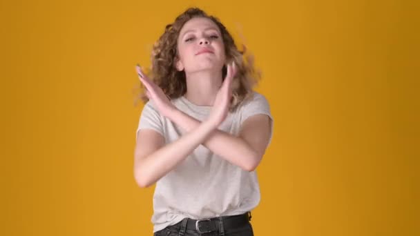 Young Caucasian Woman Shaking His Head Showing Gesture Isolated Yellow — Stock Video