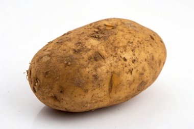 Beyaz arka planda patates