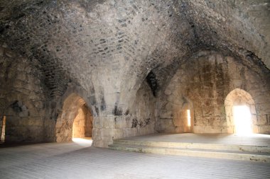 Haçlılar zamanından kalma eski şatonun içinde. Yüksek kalite fotoğraf