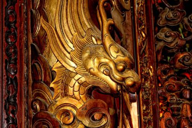 Vietnam tapınakları, içi ve dışı. Dekoratif elementler, çiçek açan bahçeler..