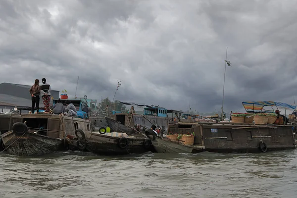 Vietnam 'da bir UNESCO Dünya Mirası sahası olan Hoi An limanında gün doğumu. Yüksek kalite fotoğraf