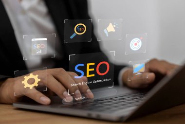 Arama motoru optimizasyonu, SEO ağ konsepti, arama İnternet verileri, anahtar kelime araştırması ve dijital pazarlama, analiz, trafik sıralaması, optimizasyon web sitesi