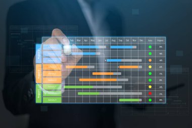 Takvim zaman çizelgesine sahip insan kullanımı dizüstü bilgisayarı, veri yönetim sistemi, organizasyonların kontrol edilmesi gün, hafta, ay proje listesi, iş, takvim randevu planı konsepti