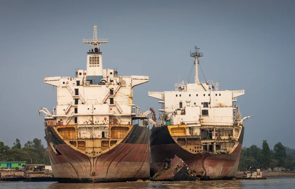 Hajók egy hajógyár Chittagong, Banglades — Stock Fotó