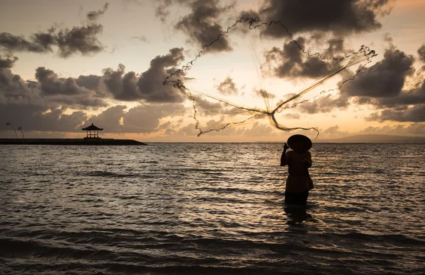 Pêcheur dans une pêche en mer — Photo