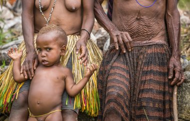 insanlar bir geleneksel Dani kabile kıyafeti