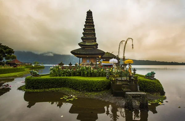 Bali Pura Ulun Bratan Water tempel — Stockfoto