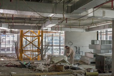 İnşaat alanındaki işçiler