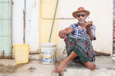  Yerel bir pazarda Salalah erkekte