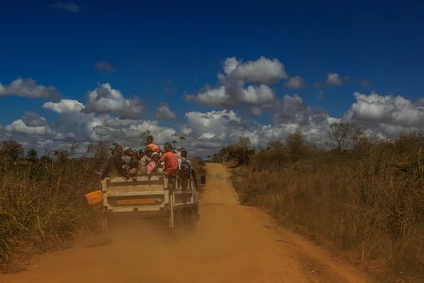 Camión con gente en Pemba, Mozambique — Foto de Stock