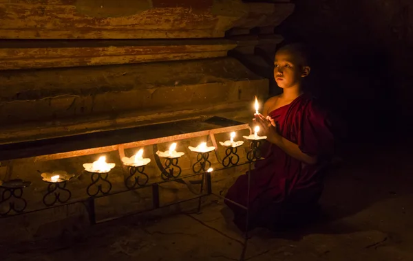 Monge budista em um templo — Fotografia de Stock