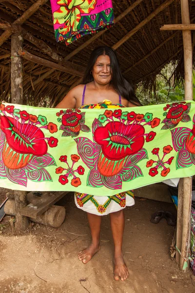 Oude Embera stam vrouw — Stockfoto