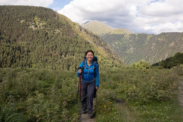 徒步旅行在 Causasus 山，格鲁吉亚 — 图库照片