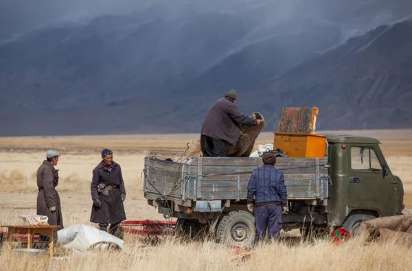 Familia nómada mongola —  Fotos de Stock