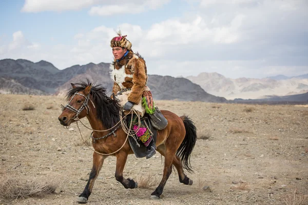 Kazakiska mannen i traditionella kläder — Stockfoto