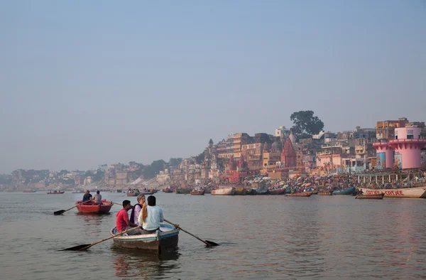 Folkmassorna vid floden Ganges — Stockfoto