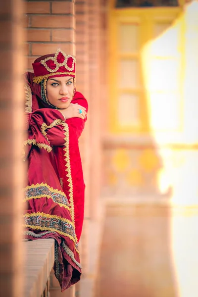 Jonge Mooie Iraanse Dame Traditionele Kleding — Stockfoto