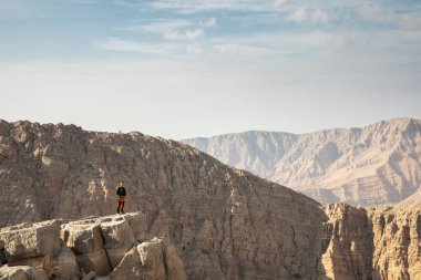 Ras Al Khaimah, Birleşik Arap Emirlikleri 'ndeki dağlarda bir figür