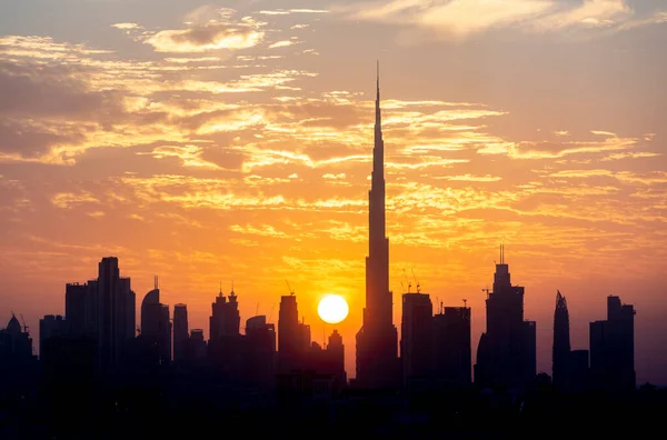 Silueta Dubajského Panorama Při Západu Slunce Proti Nádherné Obloze — Stock fotografie