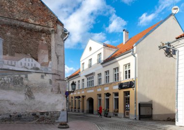Tartu, Estonya, 28 Mart 2021: Eski şehir Tartu, Estonya 'daki güzel binalar