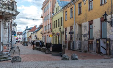 Tartu, Estonya, 28 Mart 2021: Eski şehir Tartu, Estonya 'daki güzel binalar