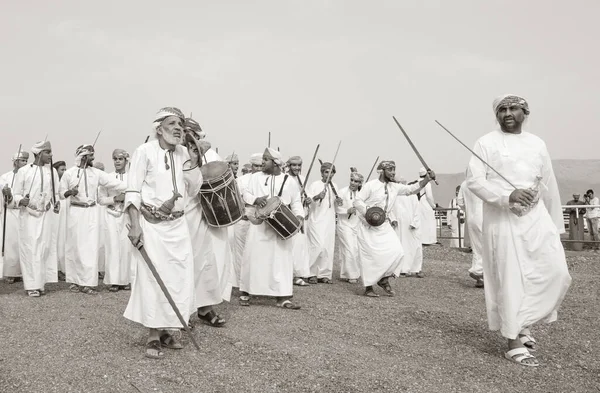 Khadal Oman Квітня 2018 Omani Men Traditional Clothing Watchin Horse — стокове фото