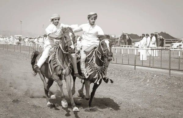 Ibri Omã Abril 2018 Homens Omani Evento Tradicional Corrida Cavalos — Fotografia de Stock