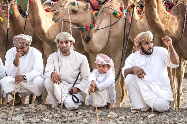 Khadal Omã Abril 2018 Homens Omani Roupas Tradicionais Com Seus — Fotografia de Stock