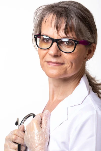 Retrato Uma Médica Meia Idade — Fotografia de Stock