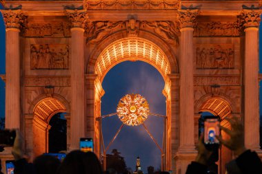 Olimpiyat Brezilyalı sporcu, Milano-Cortina 2026 Kış Olimpiyatları vesilesiyle aydınlandı. Brezilya, Sempione Park 'taki Arco della Pace' de yer almaktadır..