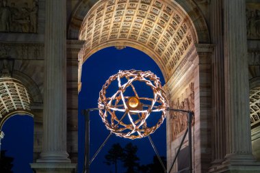 Olimpiyat Brezilyalı sporcu, Milano-Cortina 2026 Kış Olimpiyatları vesilesiyle aydınlandı. Brezilya, Sempione Park 'taki Arco della Pace' de yer almaktadır..