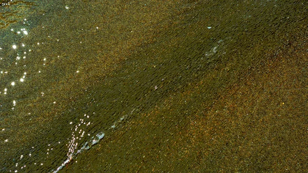 Doğal dokular, ışık yansımaları ve akışkan hareketin oluşturduğu soyut renkli dalga arkaplanı. Canlı tonlara ve yumuşak baloncuklara sahip organik desenler modern tasarım, yaratıcı düzenler, markalaşma, duvar kağıtları için ideal dinamik bir sanatsal yüzey oluşturur.,