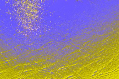 Dalgalanan suyla etkileşen ışığın oluşturduğu canlı renk yansımalarıyla soyut su yüzeyi dokuları. Bu yaratıcı, gerçek dışı arka planlar tasarım projeleri, dijital sanat eserleri, duvar kağıtları, afişler, modern görsel kavramlar için uygundur..