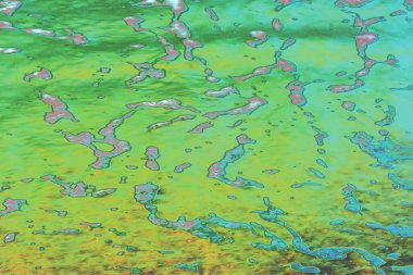 Yumuşak yeşil tonları ve ince pembe röfleleri olan soyut su yüzeyi dokusu. Hafif dalgalanmalar ve doğal yansımalar arka planlar, eko-temalı tasarımlar, yaratıcı planlar ve modern görsel kavramlar için uygun sakin ve organik bir model oluşturur..