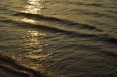 gün batımında Baltık Denizi