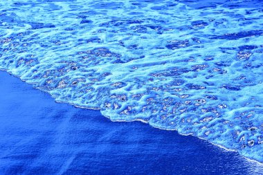 Sabahları deniz kıyısının havadan görünüşü