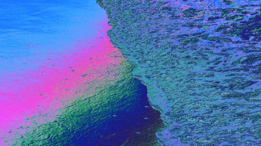 Akşamları deniz kıyısı, güneş ve dalgalar.,