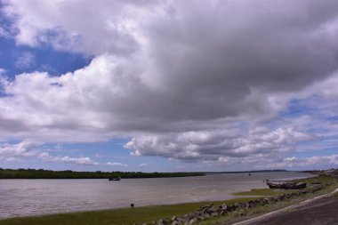 Deniz ve nehir manzarası