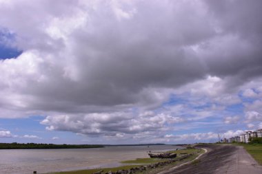 Göllü güzel bir manzara.