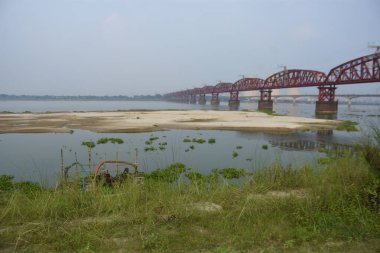 Tayland şehrindeki köprü.